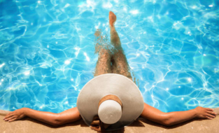 Chlorinated Pool Water and Your Face: How to Protect Your Skin While on Holiday